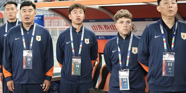 博万体育官方网站-1比4惨败青岛海牛又能怎样？没有证的韩鹏完全配得上这支泰山队